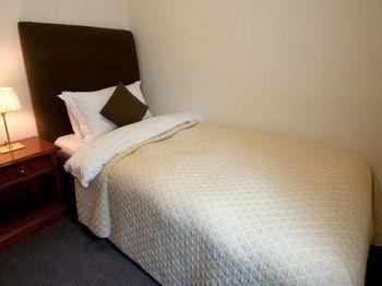 Basil Street Apartahotel