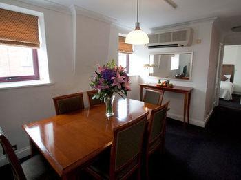 Basil Street Apartahotel 5*
