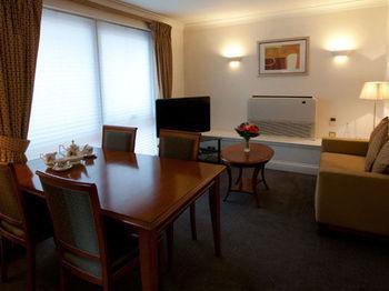 Basil Street 5*