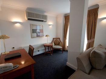 Basil Street Apartahotel 5*