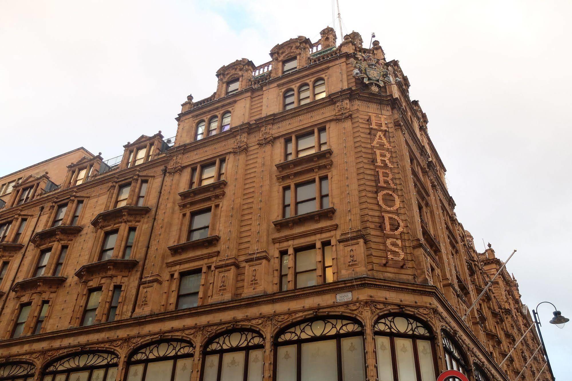 Basil Street 5*