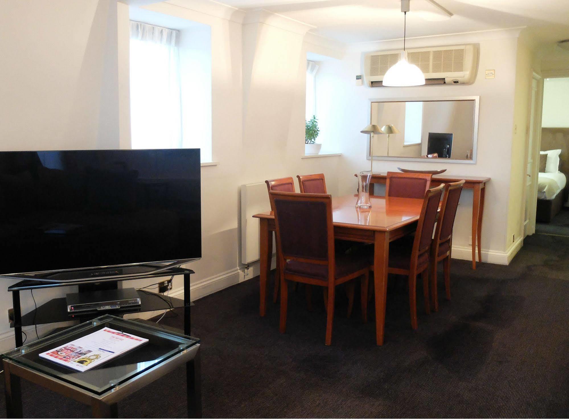 Basil Street 5*