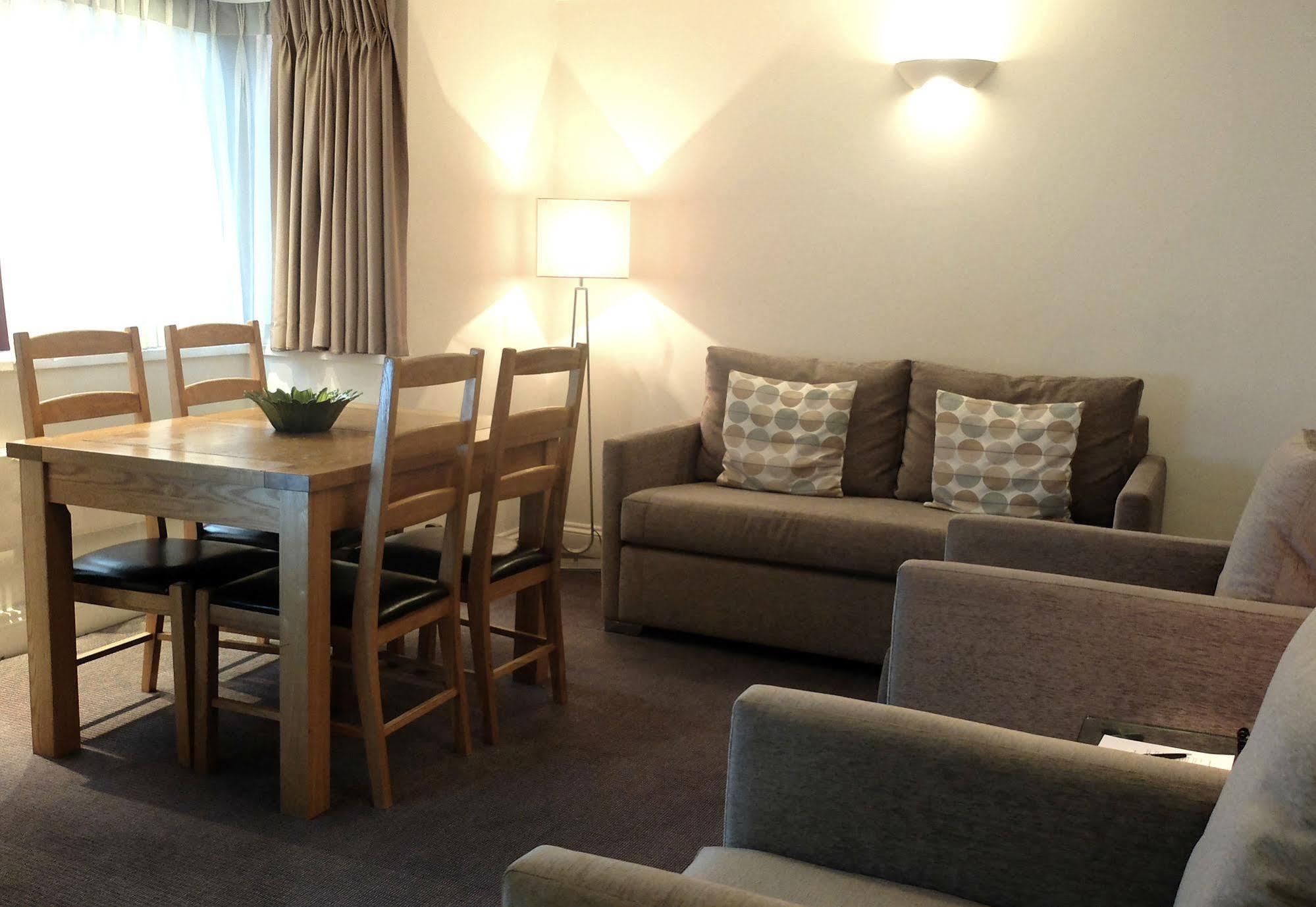 Basil Street 5*